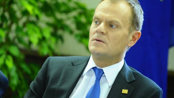 Tusk złamał prawo popierając Komorowskiego ? Polski europoseł skarży