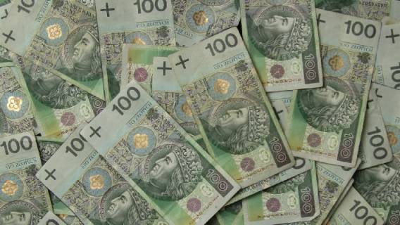 Przez rządową pomoc dla frankowiczów do budżetu trafi o 5 mld zł mniej