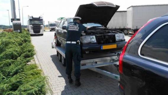Polski złodziej wiózł kradzione Volvo ciągnące na