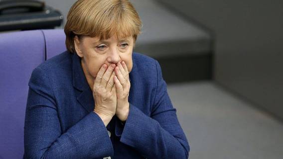 Tygodnik ostrą okładką uderza w Merkel. “Zmienimy rurę i 4 lata pociągnie”