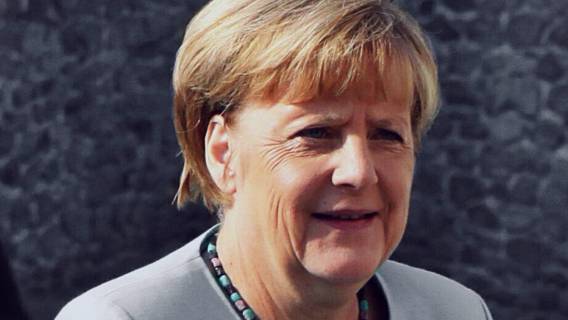 Horror Merkel. Wygrała wybory, ale stała się celem