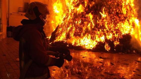 Przerażający pożar sieje spustoszenie. 1500 domów doszczętnie spłonęło