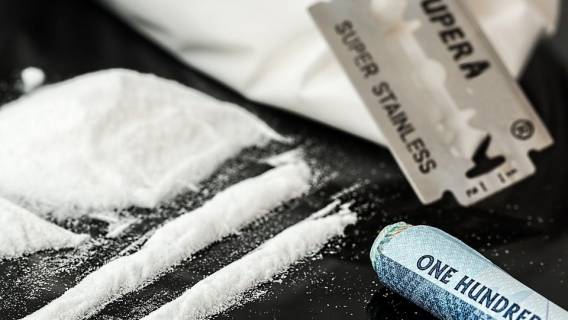 drugs-908533_960_720