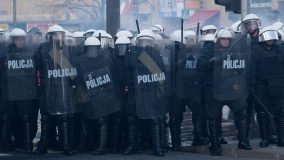 Policja rozprawia się z demonstrantami. To koniec wolności zgromadzeń