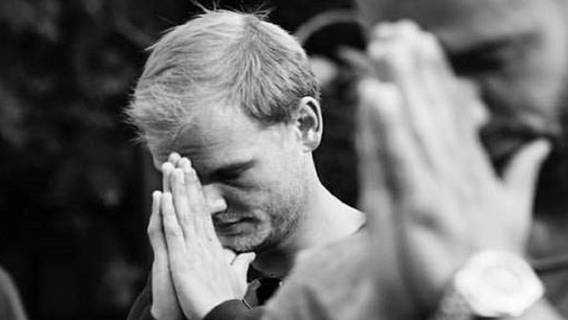 Ujawniono jak naprawdę zabił się Avicii. Tylko dla osób o mocnych nerwach