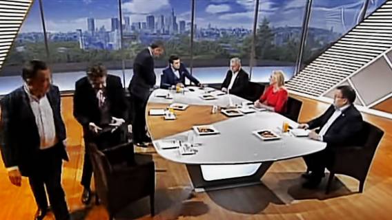 Woronicza 17 posłowie wychodzą