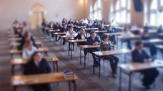 Dzisiejsza matura PRZERWANA w połowie!