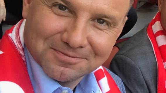 Tajemnicze spotkanie Dudy na meczu. Rozmawiał ze swoim politycznym wrogiem