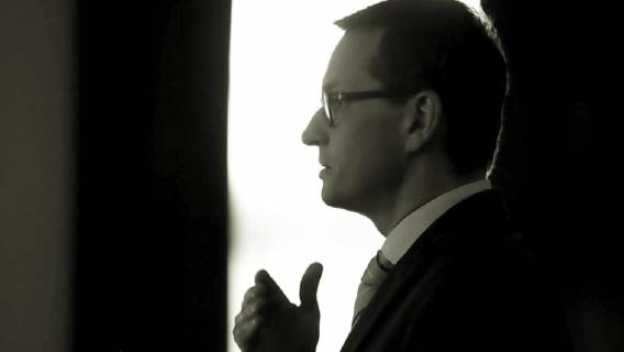 Wstrząsające kulisy tajemniczej śmierci polityka.