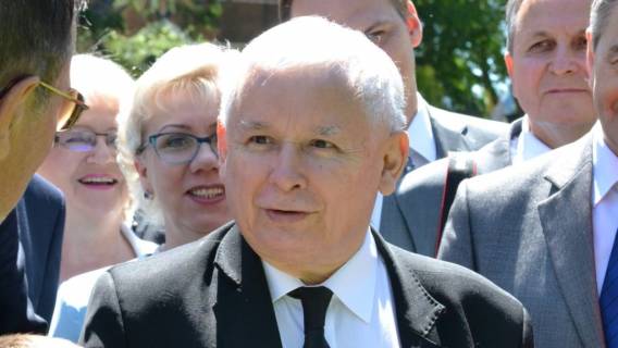 Jarosław Kaczyński uśmiechnięty