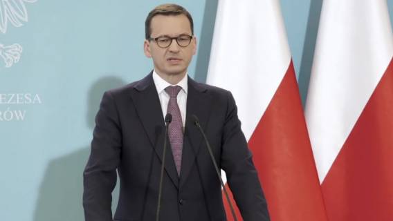 Afera wokół Morawieckiego! Jeden podpis wywrócił Polskę do góry nogami