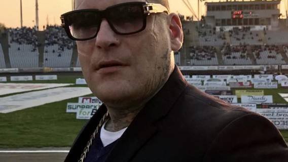Popek uciekł od odpowiedzialności! Zostawił rodzinę tuż po narodzinach syna