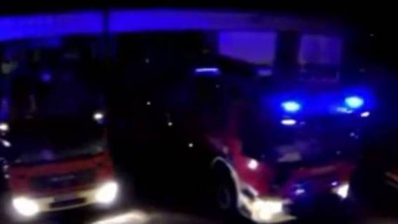 Przerażające sceny w Warszawie. Zapadła się ziemia, do dziury wpadły auta