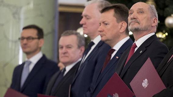 Błaszczak okrutnie upokorzył Macierewicza po jego odejściu. Teraz wychodzi na jaw