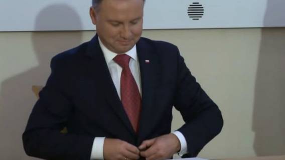 Cały świat śmieje się z Dudy! Co za wstyd, czy on w ogóle myśli co mówi?