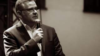 Artur Andrus: Żona dziennikarza to tajemnicza postać