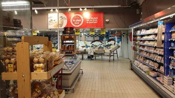 800px-Carrefour_Market_Voisins-le-Bretonneux_2012_01
