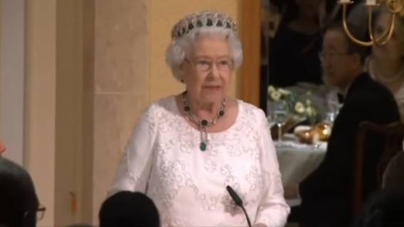 Na zawsze zmieniła oblicze korony, Elżbieta II wciąż nie może o niej zapomnieć