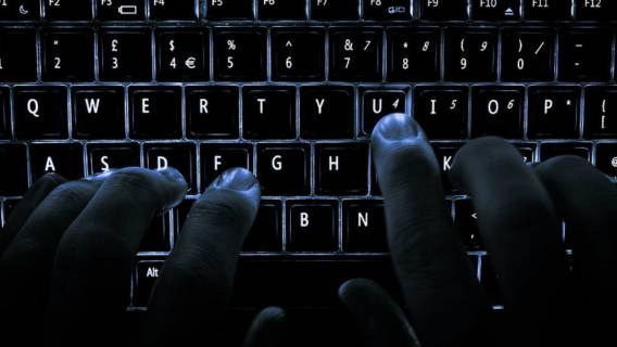 UWAGA! Obrzydliwy pedofil atakuje dziewczynki w internecie. Masturbuje się do ich zdjęć, wysyła ohydne wiadomości