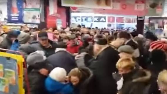 Ludzie tratują się w sklepach i zachowują jak zwierzęta. Dramat w supermarketach