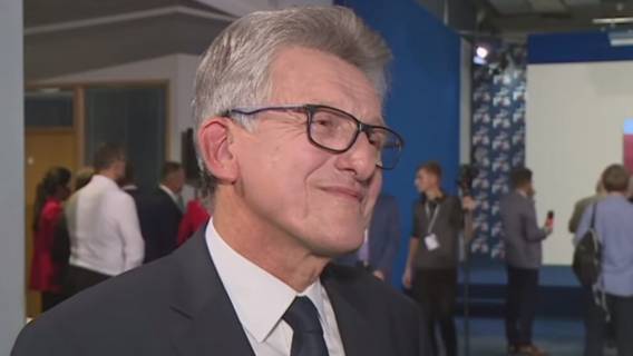 Internauci mają pożywkę z Piotrowicza. Popatrzcie co trzyma w dłoniach