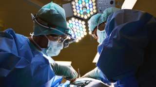 Ile zarabia neurochirurg