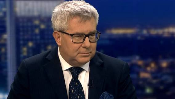 Czarnecki przyłapany w lasku. Co tam robił polityk PiS?
