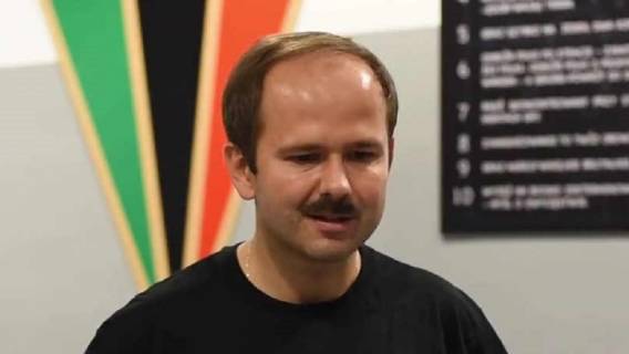 Sławomir wraz z żoną poucza kierowców