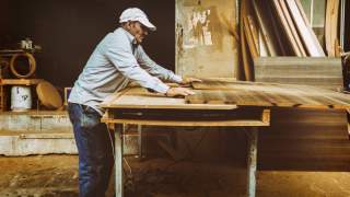 Ile zarabia stolarz? W Polsce słyniemy z wspaniałych mebli