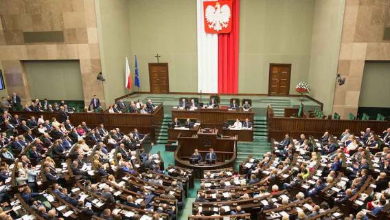 Emeryci wśród posłów żyją jak pączki w maśle. Największa emerytura w Sejmie przyprawia o zawrót głowy