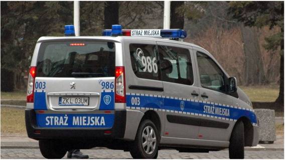 Warszawa: kobieta ugryzła strażnika miejskiego