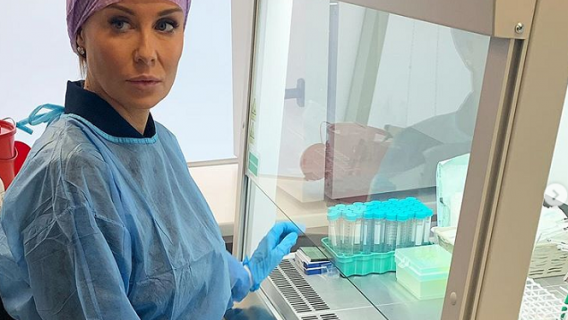 Małgorzata Rozenek-Majdank w laboratorium in vitro