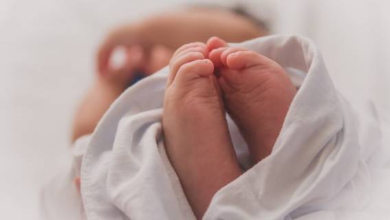 Niepojęte. Kilkuletnia dziewczynka urodziła dziecko, jej historia jest porażająca