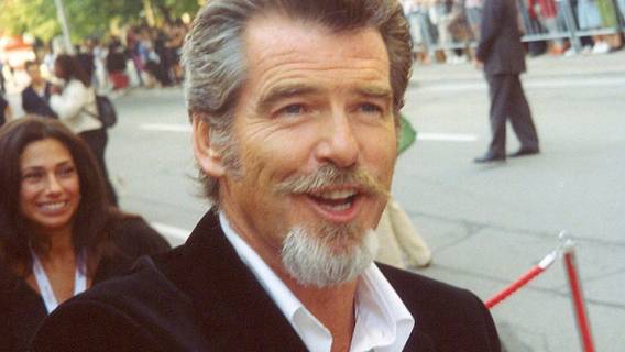 Pierce Brosnan kończy dziś 67. urodziny. Wygląda świetnie!