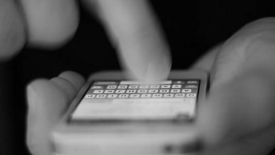 Mąż nie spodziewał się, że SMS trafi do jego żony.