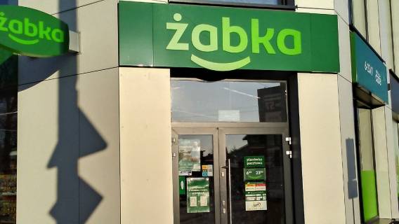 Żabka wprowadza do sprzedaży wielorazowe maseczki