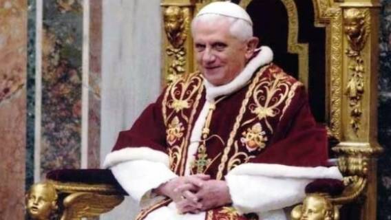 Benedykt XVI podjął decyzję ws. pogrzebu bata