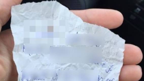 Kobieta kupiła bezdomnemu jedzenie