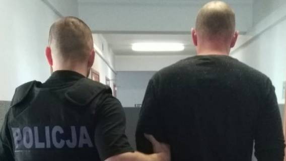 mężczyzna maseczka sprzedawczyni