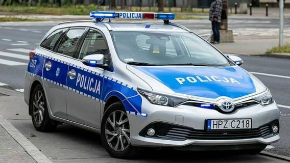 Mężczyzna wepchnął pod pociąg matkę z dzieckiem