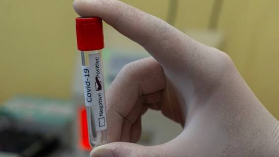 Kobieta otrzymała pozytywny wynik testu na obecność na koronawirusa