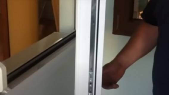 W każdym oknie znajduje się ukryty mechanizm. Dzięki niemu zaoszczędzisz na ogrzewaniu na jesieni i w zimie