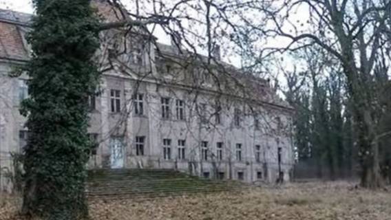 zdjęcia zniszczony pałac