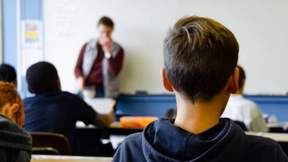 Kwestia tego czy religia powinna być obecna w szkołach, to temat kontrowersyjny