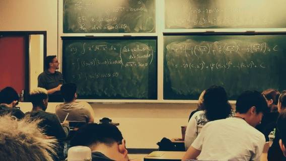 rok szkolny uczniowie studniówka