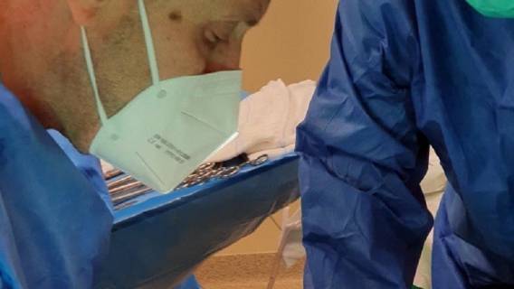 Brzuch 25-latki nie przestawał rosnąć, przybyło jej 30 kilogramów. Można się złapać za głowę na wieść, co lekarze wycięli jej z brzucha