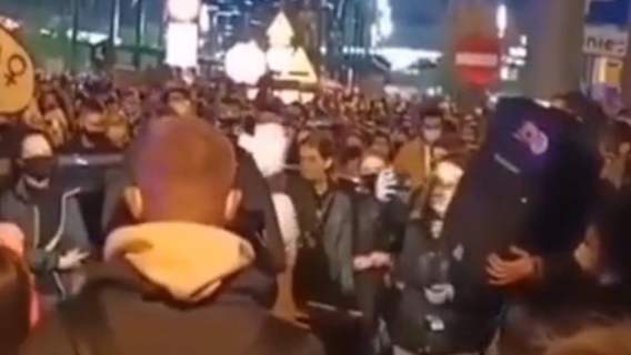 protesty koszmarne sceny