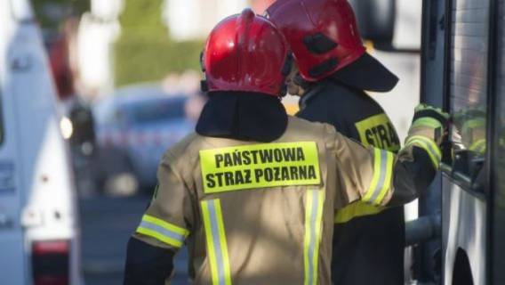 strażacy zniszczenia w całym kraju