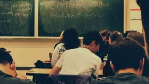 Uczniowie dowiadują się o najgorszym