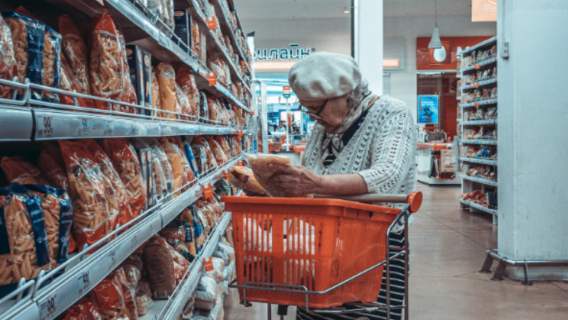 Babcia zaatakowana w sklepie